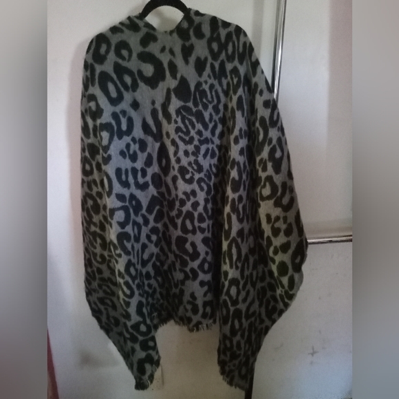 Leopard Print Tunic - Picture 2 of 2